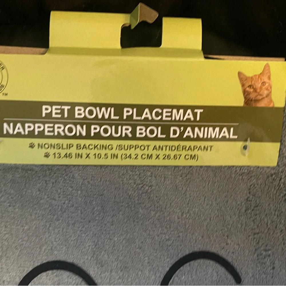NWT cat pet bowl non slip placemat for pet ❤️❤️